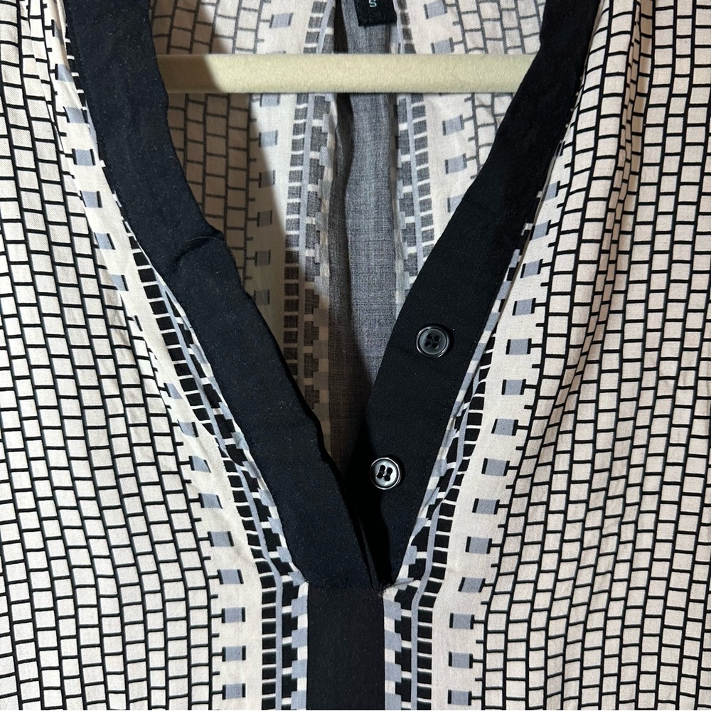 Cynthia Rowley Black and White Patterned Women's V-Neck Top Size Small - Picture 5 of 9